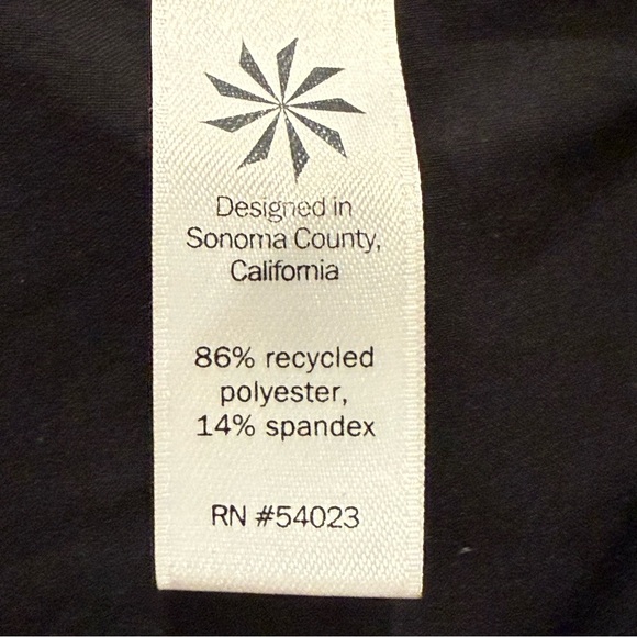 Athleta Women’s Cinch Leg Black Pants - Picture 5 of 5